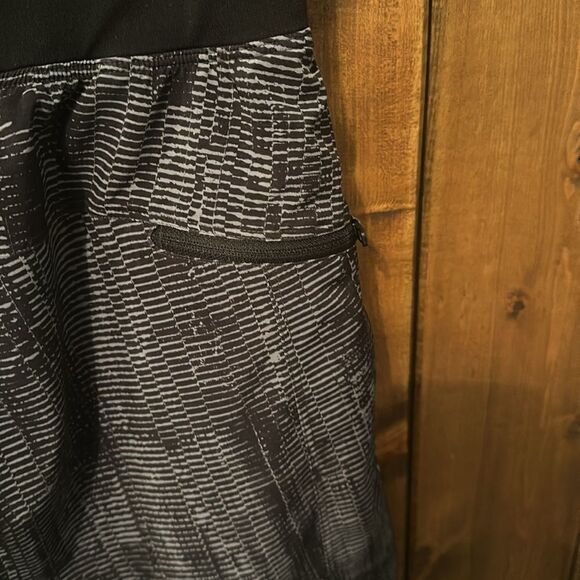 Lululemon T.H.E. Short 9" Linerless, Size XL - Picture 6 of 10